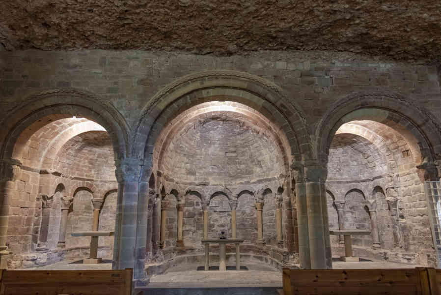 Huesca - real monasterio de San Juan de la Peña 27 - iglesia superior.jpg